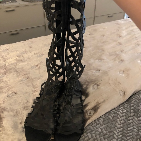 stuart Weitzman size 6 Aphrodite gladiator sandal! - Picture 5 of 8